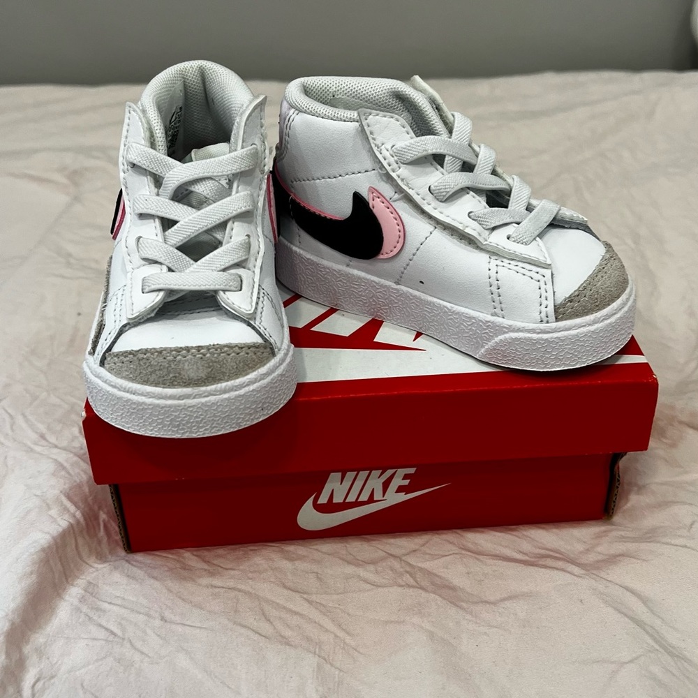 *SOLD* Nike Blazer Mid '77 SE TD 'Double Swoosh  - White Arctic Punch Toddler 4C